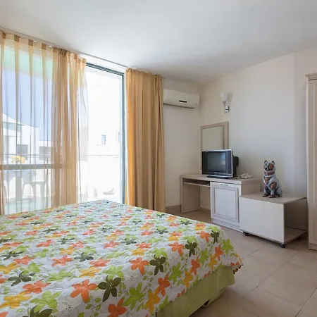 ❤studio With Kitchen & Balcony Pool View❤dp❤ Apartment